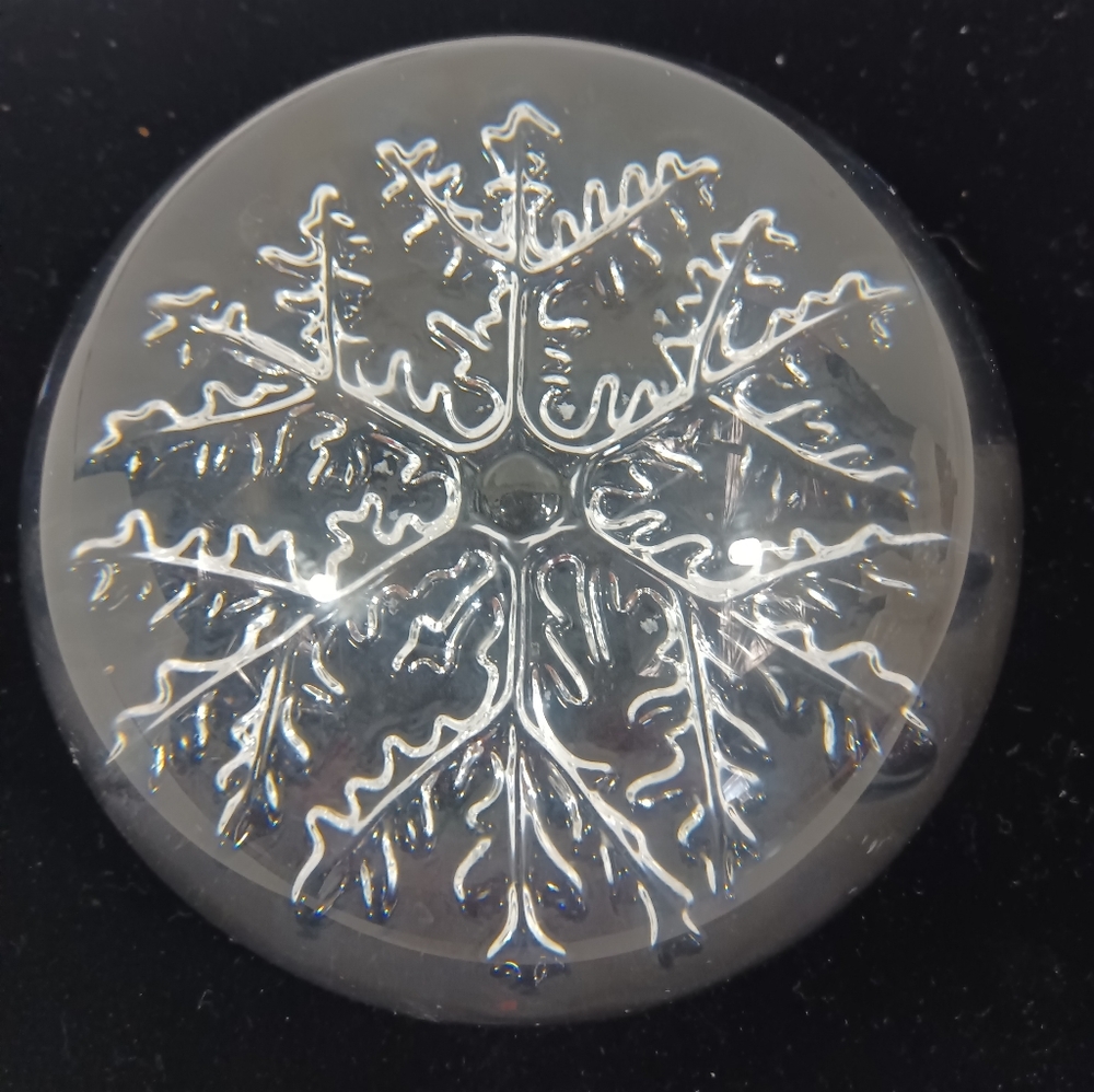 Vintage Echt Bleikristall Snowflake Dome Paperweight 24% Lead Crystal France